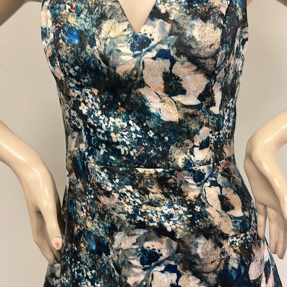 Aidan Mattox shutters sleeveless print double V-Neck long gown - Picture 5 of 14